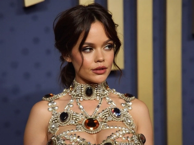 Дженна Ортега в образе из «Смерть ей к лицу» на «Эмми-2025»: Givenchy и готический шик